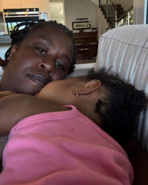 Uzo Aduba Instagram - My baby is growing up 🥹 It was like she knew I was sad about the special baby mommy moments going and decided to give me a contact nap which I haven’t gotten in AWHILE ❤️