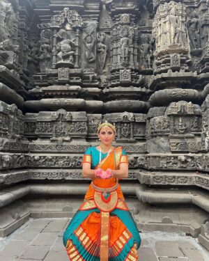 Vaibhavi Kapoor Instagram - Dancing is like dreaming with your feet! 

#bharatnatyam #bharatnatyamdance

#indianclassicaldance #dance #classicaldance #kathak #bharatanatyam #dancer #dancersofinstagram #indiandance #indianclassicaldancers #kathakdance #dancers #bharatnatyam #india #classicaldancer #odissi #classical #art #artist #bharathanatyam #indian #bharatanatyamdancer #indianclassical #kuchipudi #kathakdancer #music #kathakdancers #narthanam #indianclassicalmusic #classicaldancers
