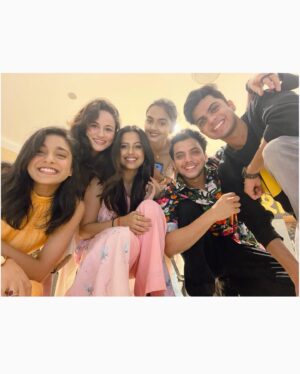 Vaibhavi Kapoor Instagram - #BirthdayBliss 

Also special thanks to my brother who gave amazing surprise @amananeja8 ❤️