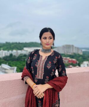 Vaibhavi Kapoor Instagram - Kinda obsessed with this look🙈 Promise these are the last one in this look🙈🫶🏻