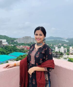Vaibhavi Kapoor Instagram - Kinda obsessed with this look🙈 Promise these are the last one in this look🙈🫶🏻