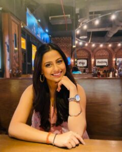 Vaibhavi Kapoor Most Liked Photos and Posts
