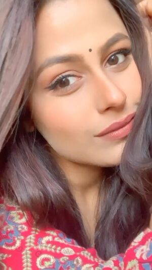Vaibhavi Kapoor Instagram - जेड़ा नशा तेरी अंखा विच आवे मेनू! 👀💕