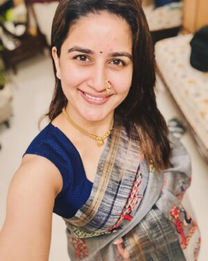 Vaidehi Parashurami Instagram - Me and my selfies saying goodbye to 2024 and welcoming 2025! ✨

#selfie #selfielove 
#selfiequeen👑 #goodbye2024 
#welcome2025 #bekind