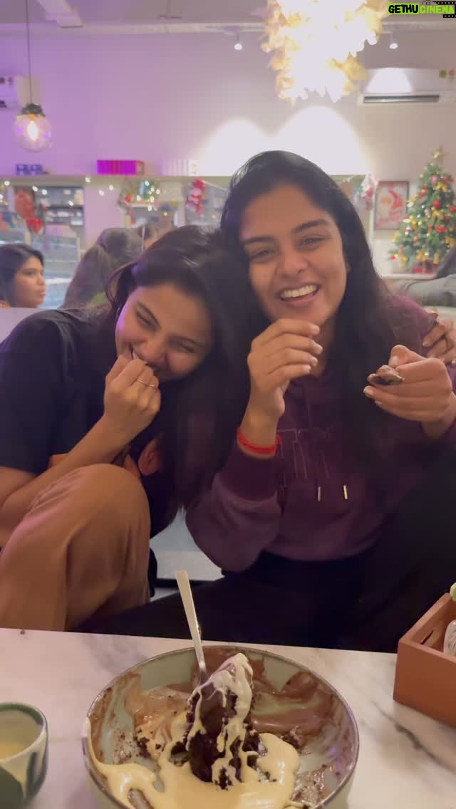 Vaishali Thaniga - 86.3K Likes - Having a friend with same mental disorder is a blessing 😍😁 #bff ❤️ @lakshmipriyaoffl 😘
When you are stressed , try hanging out with ur bestie on a long drive and have your favourite dessert you will feel heaven 😍❤️🤗