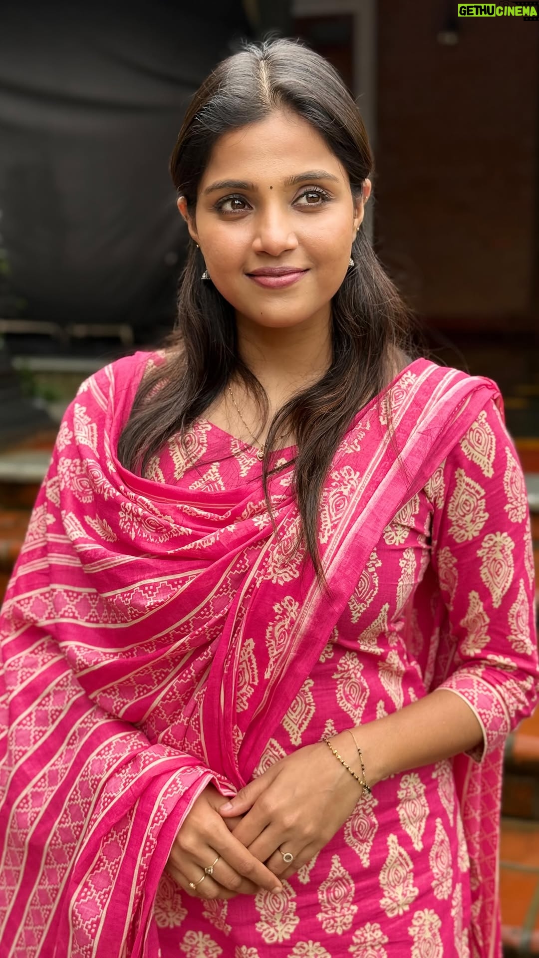 Vaishali Thaniga - 10.8K Likes - VENNILA Version Of Kissik 🔥🔥
The Vibe Of DSP @thisisdsp 🔥
👗 @raspberry_by_gayathri
#vennila #mahanadhi #shooting #spot #dance #love #instareels #reelsvideo #trendingreels #trendingsongs #reelitfeelit