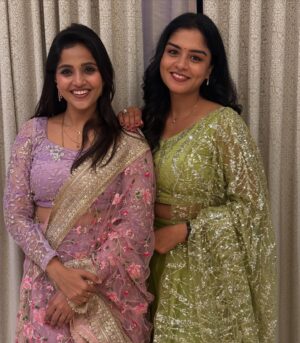 Vaishali Thaniga Instagram - 2025 🥳 Here we come !! #newyear #newbeginnings #2k25 

@lakshmipriyaoffl ❤️
@sujatha_thaniga ❤️

👗 @chitras_fashion_studio ❤️