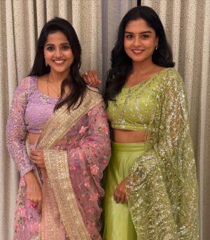 Vaishali Thaniga Instagram - 2025 🥳 Here we come !! #newyear #newbeginnings #2k25 

@lakshmipriyaoffl ❤️
@sujatha_thaniga ❤️

👗 @chitras_fashion_studio ❤️
