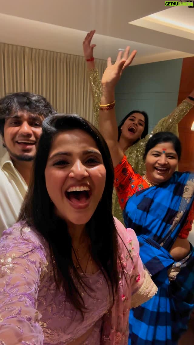 Vaishali Thaniga - 15.1K Likes - Happy New Year 2K25 🥳 #newyear #2k25
@sathya.dev ❤️
@lakshmipriyaoffl ❤️
@sujatha_thaniga ❤️
@vijaytelevision ❤️