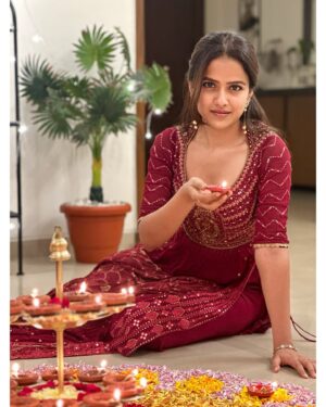 Vaishnavi Chaitanya Instagram - Wrapped in lights, flowers, love and a little bit of sparkle…..
HAPPY DIWALI❤️✨
.
.
.
#diwali