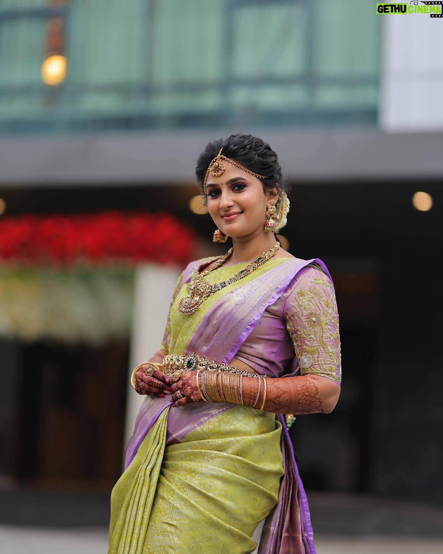 Vaishu Sundar - 78.6K Likes - Inimel neethana ❤️
Thank you so much team for arranging all at last minute , more than a work I feel so emotional to have a such family by my side 🥹❤️love u all 🙏🏻❤️😘
@jiyamakeupartistry @mani_stylist_ @kardhanadesigner_off @anikabyaabi
@pleats_drapes @chennai_jazz @redbridal_flowers
@dhanush__photography @ruban_photography_7