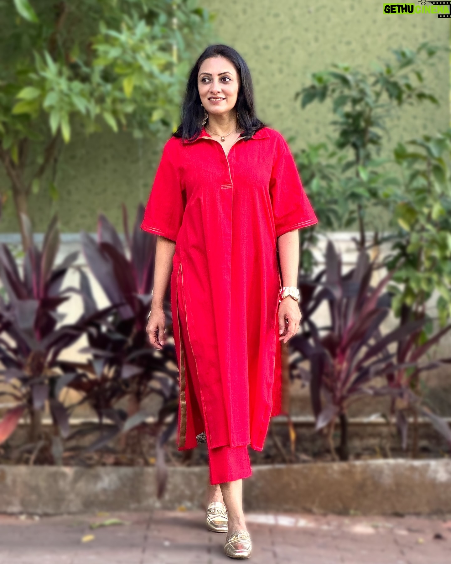 Vandana Lalwani - 3.4K Likes - Celebrating the joy of Christmas with a touch of tradition ✨🎄
Wishing you all a MERRY CHRISTMAS filled with love, light, and a beautiful blend of cultures! ❤️🎅
Wearing @unidraa my favourite 🤩
#merrychristmas #red #coordset #cottonoutfit #vandanalalwani #ootd #instapic #unidraa
