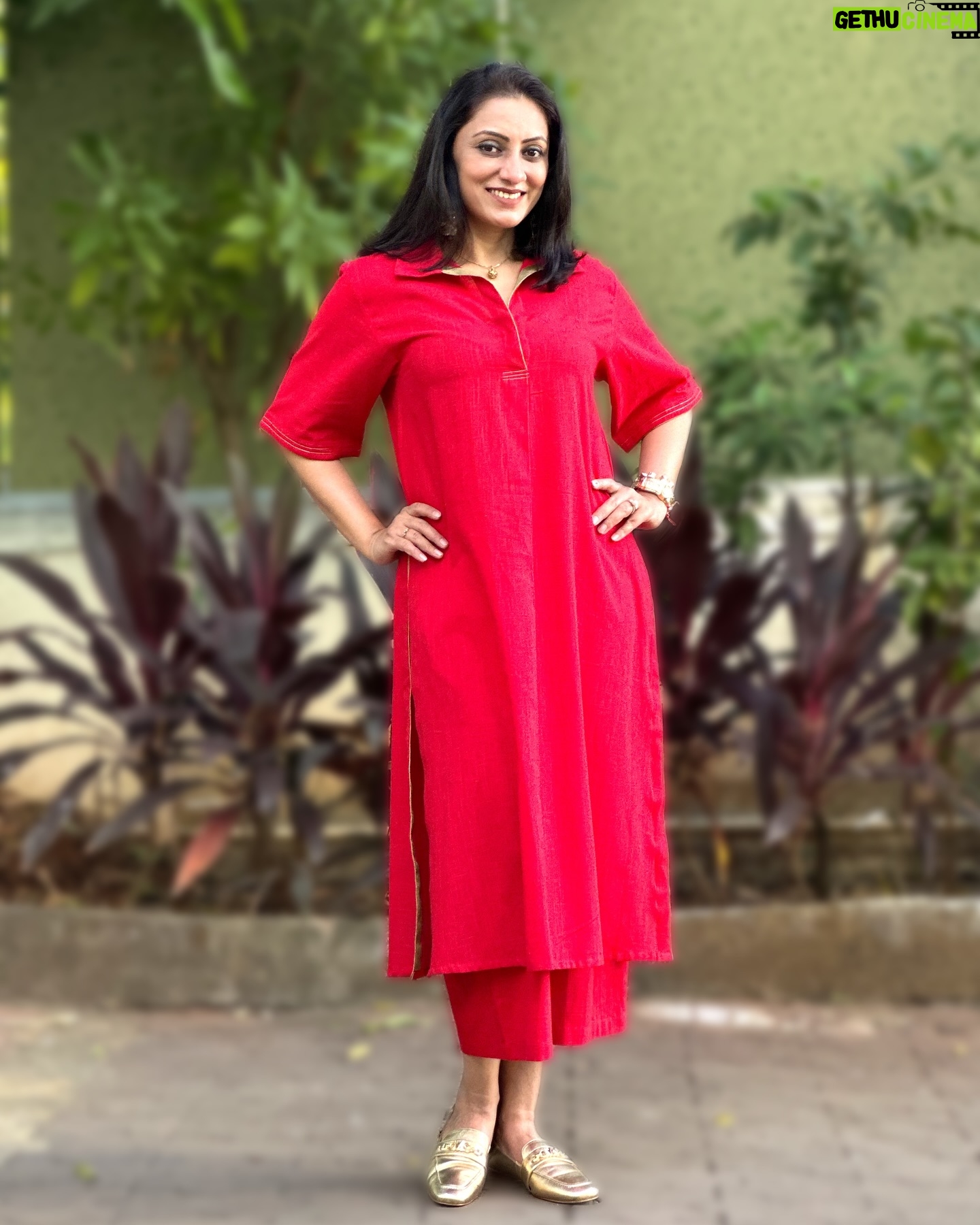 Vandana Lalwani - 3.4K Likes - Celebrating the joy of Christmas with a touch of tradition ✨🎄
Wishing you all a MERRY CHRISTMAS filled with love, light, and a beautiful blend of cultures! ❤️🎅
Wearing @unidraa my favourite 🤩
#merrychristmas #red #coordset #cottonoutfit #vandanalalwani #ootd #instapic #unidraa