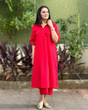 Vandana Lalwani Instagram - Celebrating the joy of Christmas with a touch of tradition ✨🎄 
Wishing you all a MERRY CHRISTMAS filled with love, light, and a beautiful blend of cultures! ❤️🎅

Wearing @unidraa my favourite 🤩 
#merrychristmas #red #coordset #cottonoutfit #vandanalalwani #ootd #instapic #unidraa