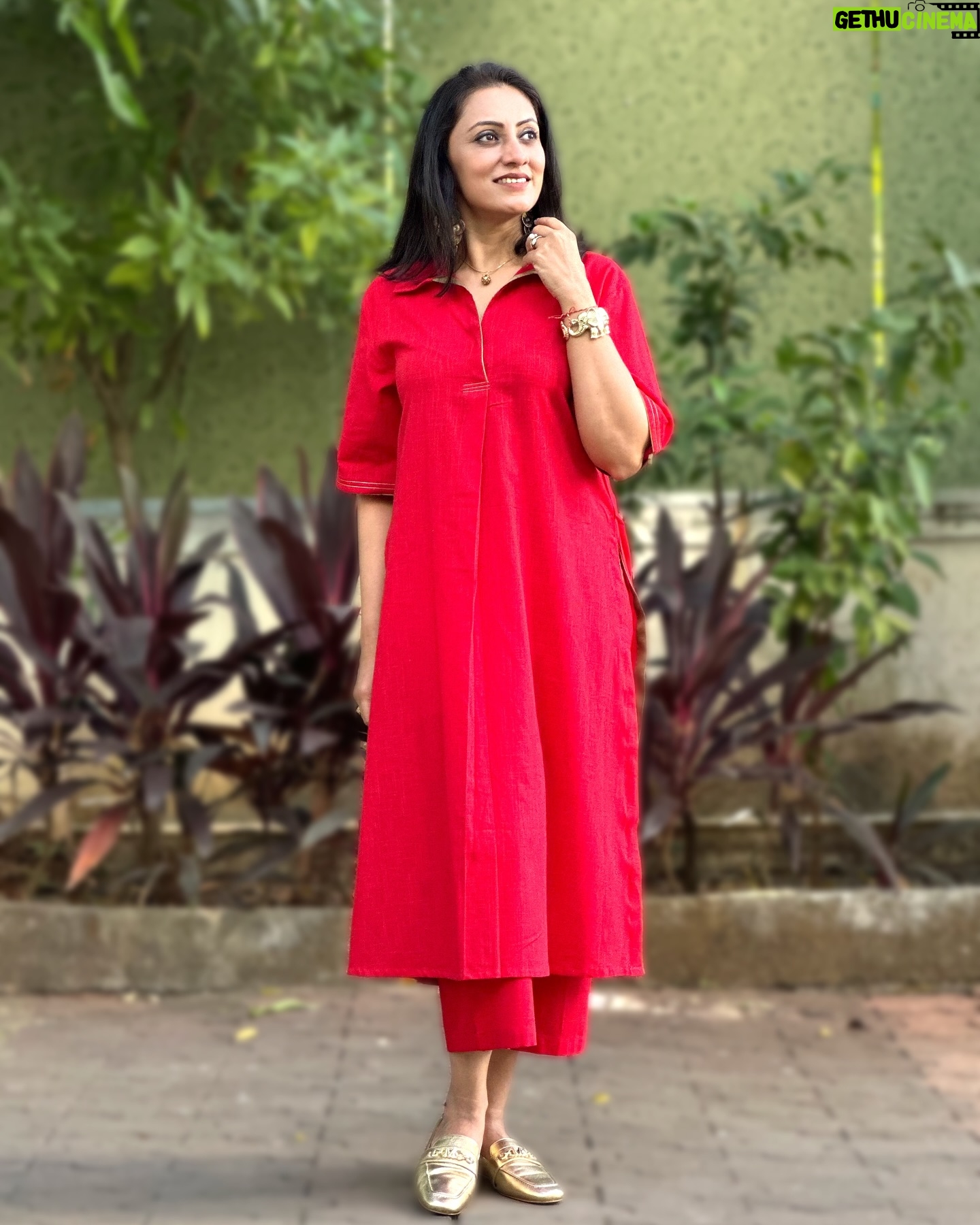 Vandana Lalwani - 3.4K Likes - Celebrating the joy of Christmas with a touch of tradition ✨🎄
Wishing you all a MERRY CHRISTMAS filled with love, light, and a beautiful blend of cultures! ❤️🎅
Wearing @unidraa my favourite 🤩
#merrychristmas #red #coordset #cottonoutfit #vandanalalwani #ootd #instapic #unidraa