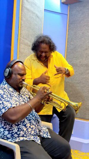 Vanitha Vijayakumar Instagram - 🎺Trumpet Bgm of Sanki Monkey song 🎶

#mgrsivajirajinikamal #sankimonkey #trumpet #bgm #song #kuthu #gana #robertmaster #vanitha #ganaguna #logan #srikanthdeva #srikanthdevamusic #srikanthdevamusical #srikanthdevasongs #srikanthdevafans #srikanthdevahits