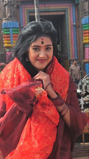 Varsha Priyadarshini Instagram - ମୁଁ ଆଉ ୱାଇଫ୍ ଟିମ୍ ଆଜି ଶ୍ରୀମନ୍ଦିରରେ ମହାପ୍ରଭୁଙ୍କ ଦର୍ଶନ କରିବାର ସୌଭାଗ୍ୟ ଲାଭ କରିଲୁ। ସମସ୍ତଙ୍କ ମଙ୍ଗଳ କାମନା କରିବା ସହ ୱାଇଫ୍ ଟିମକୁ ଆଶୀର୍ବାଦ ପାଇଁ  ପ୍ରଭୁ ଜଗନ୍ନାଥଙ୍କୁ ପ୍ରାର୍ଥନା କଲୁ।  ଜୟ ଜଗନ୍ନାଥ 🙏