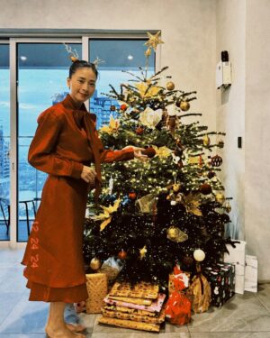 Veronica Ngo Instagram - Merry Christmas from us to you All ❤️🎄❤️🎄❤️
#HuyVanYoda