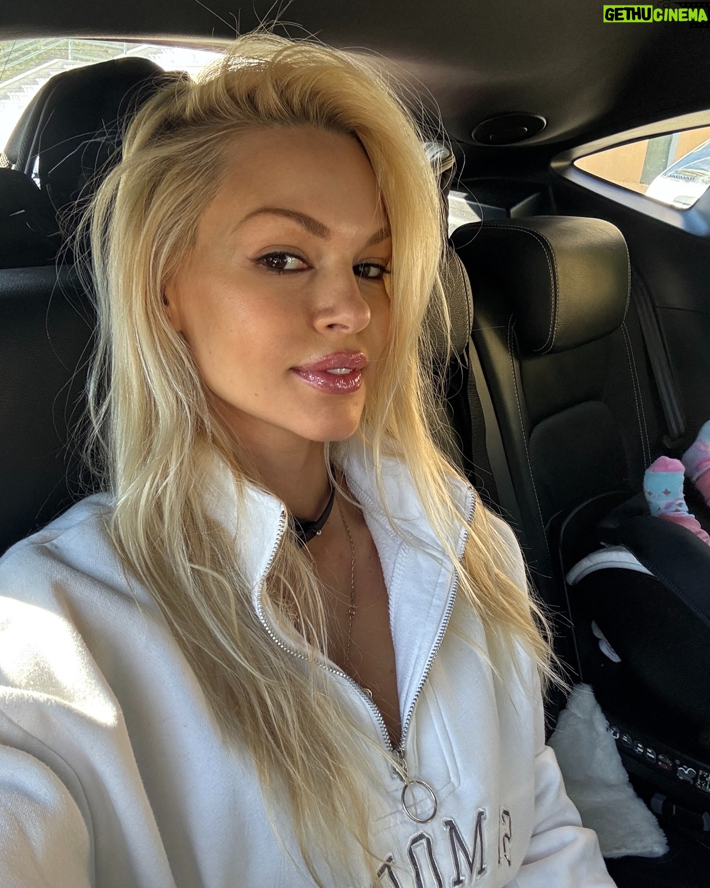 Vicky Kavoura - 7K Likes - ☀️Sunday☀️
Πες μου τι παρατηρείς στις φωτο 🤭