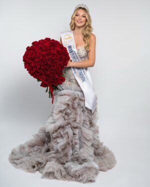 Victoria Jancke Instagram - Miss Europe Germany 2025 ✨ So excited to represent my beautiful country, Germany, at this year’s @misseuropecontinentalofficial competition in Naples, Italy! 🇩🇪✨

Let’s empower women, spread the message of @grow__and_glow_women , and celebrate femininity together. 💖

Catch my interview on the last slide or via the link—can’t wait to share this journey with you all! 🌍💫

#MissEurope2025 #GrownAndGlow #EmpoweredWomen #NaplesItaly
________________________________________________
🇩🇪 Miss Europe Germany 2025 ✨So aufgeregt, mein wunderschönes Heimatland Deutschland bei der diesjährigen Miss Europe Competition in Neapel, Italien, zu repräsentieren! 🇩🇪✨

Lasst uns Frauen empowern, die Botschaft von @grow__and_glow_women verbreiten und gemeinsam die Weiblichkeit feiern. 💖

Schaut euch mein Interview auf der letzten Folie oder über den Link an – ich kann es kaum erwarten, diese Reise mit euch zu teilen! 🌍💫

#MissEurope2025 #GrownAndGlow #EmpoweredWomen #NapoliItalien