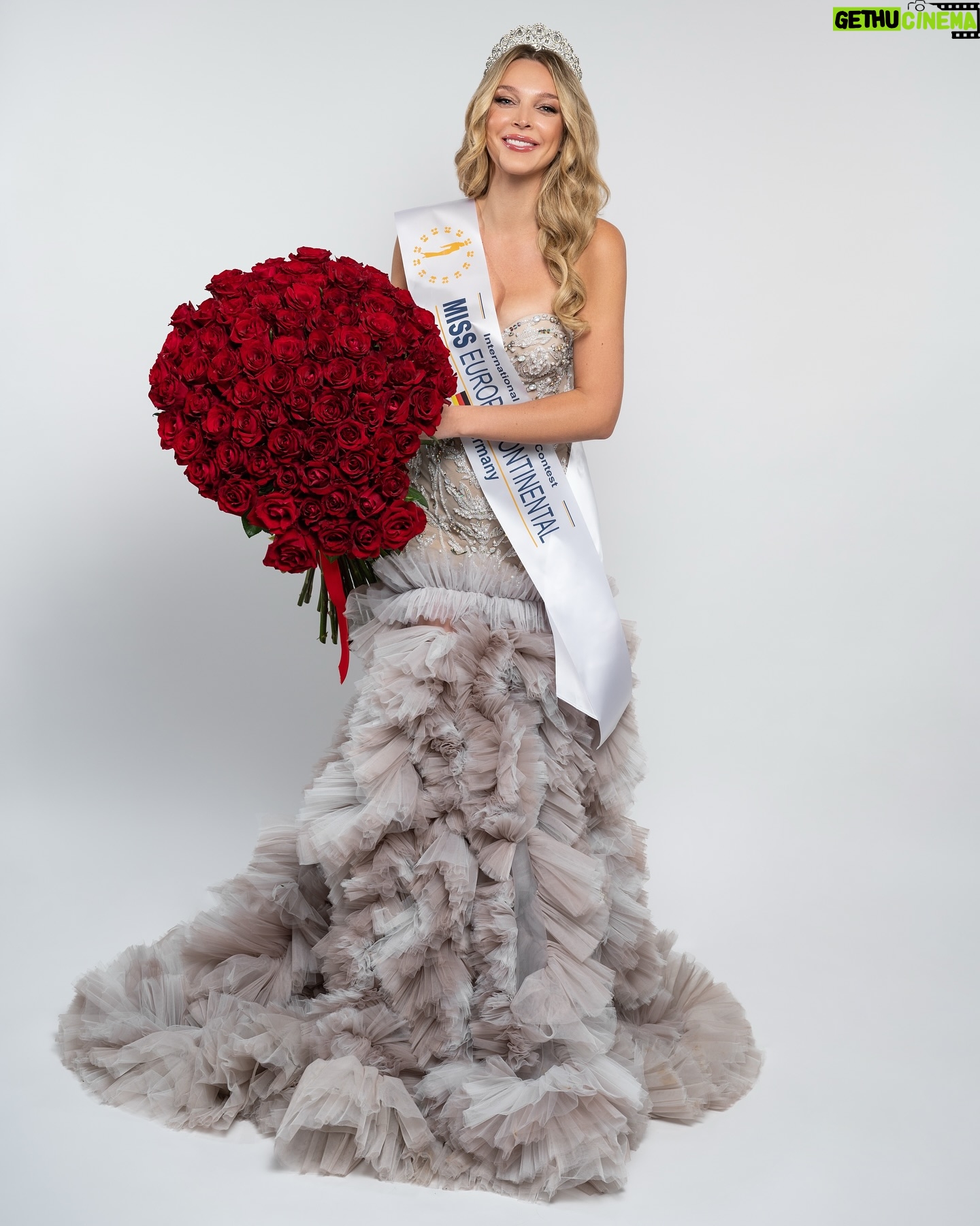 Victoria Jancke - 10K Likes - Miss Europe Germany 2025 ✨ So excited to represent my beautiful country, Germany, at this year’s @misseuropecontinentalofficial competition in Naples, Italy! 🇩🇪✨

Let’s empower women, spread the message of @grow__and_glow_women , and celebrate femininity together. 💖

Catch my interview on the last slide or via the link—can’t wait to share this journey with you all! 🌍💫

#MissEurope2025 #GrownAndGlow #EmpoweredWomen #NaplesItaly
________________________________________________
🇩🇪 Miss Europe Germany 2025 ✨So aufgeregt, mein wunderschönes Heimatland Deutschland bei der diesjährigen Miss Europe Competition in Neapel, Italien, zu repräsentieren! 🇩🇪✨

Lasst uns Frauen empowern, die Botschaft von @grow__and_glow_women verbreiten und gemeinsam die Weiblichkeit feiern. 💖

Schaut euch mein Interview auf der letzten Folie oder über den Link an – ich kann es kaum erwarten, diese Reise mit euch zu teilen! 🌍💫

#MissEurope2025 #GrownAndGlow #EmpoweredWomen #NapoliItalien
