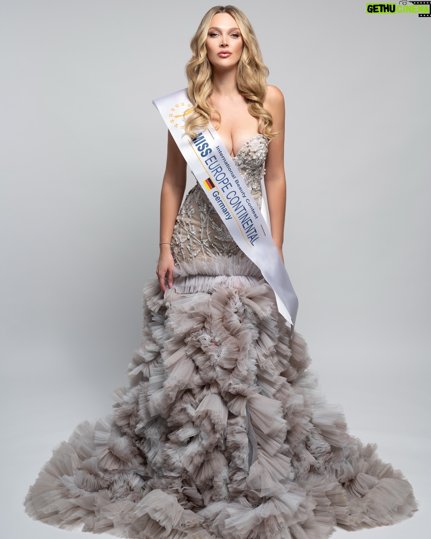 Victoria Jancke - 10K Likes - Miss Europe Germany 2025 ✨ So excited to represent my beautiful country, Germany, at this year’s @misseuropecontinentalofficial competition in Naples, Italy! 🇩🇪✨

Let’s empower women, spread the message of @grow__and_glow_women , and celebrate femininity together. 💖

Catch my interview on the last slide or via the link—can’t wait to share this journey with you all! 🌍💫

#MissEurope2025 #GrownAndGlow #EmpoweredWomen #NaplesItaly
________________________________________________
🇩🇪 Miss Europe Germany 2025 ✨So aufgeregt, mein wunderschönes Heimatland Deutschland bei der diesjährigen Miss Europe Competition in Neapel, Italien, zu repräsentieren! 🇩🇪✨

Lasst uns Frauen empowern, die Botschaft von @grow__and_glow_women verbreiten und gemeinsam die Weiblichkeit feiern. 💖

Schaut euch mein Interview auf der letzten Folie oder über den Link an – ich kann es kaum erwarten, diese Reise mit euch zu teilen! 🌍💫

#MissEurope2025 #GrownAndGlow #EmpoweredWomen #NapoliItalien