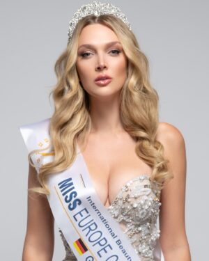 Victoria Jancke Instagram - Miss Europe Germany 2025 ✨ So excited to represent my beautiful country, Germany, at this year’s @misseuropecontinentalofficial competition in Naples, Italy! 🇩🇪✨

Let’s empower women, spread the message of @grow__and_glow_women , and celebrate femininity together. 💖

Catch my interview on the last slide or via the link—can’t wait to share this journey with you all! 🌍💫

#MissEurope2025 #GrownAndGlow #EmpoweredWomen #NaplesItaly
________________________________________________
🇩🇪 Miss Europe Germany 2025 ✨So aufgeregt, mein wunderschönes Heimatland Deutschland bei der diesjährigen Miss Europe Competition in Neapel, Italien, zu repräsentieren! 🇩🇪✨

Lasst uns Frauen empowern, die Botschaft von @grow__and_glow_women verbreiten und gemeinsam die Weiblichkeit feiern. 💖

Schaut euch mein Interview auf der letzten Folie oder über den Link an – ich kann es kaum erwarten, diese Reise mit euch zu teilen! 🌍💫

#MissEurope2025 #GrownAndGlow #EmpoweredWomen #NapoliItalien