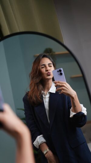 Vidhi Pandya Instagram - 2025 needed a glow-up and this sleek wonder O-ccurred just in time. 😎 Ready to unwrap your 2025 glow with OPPO Reno 13
@oppoindia? 
#OPhone #OPPO #LiveInTheMoment #OPPOReno13Series #OPPOAIPhone #AILivePhoto #NewYearNewPhone #Unwrap2025