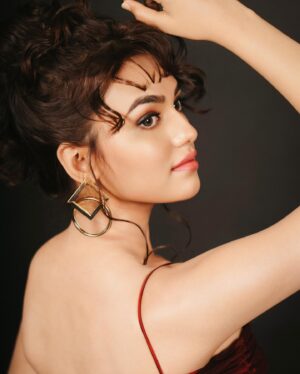 Vidhi Yadav Instagram - 👀❤️
.
Wearing: @a.la.modebyakanksha 
📸: @peoplebypoojachoudhary
Hair by: @sushma_jadhav97