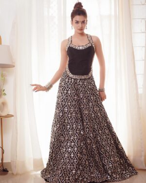 Vidhi Yadav Instagram - 🖤
Wearing: @gopivaiddesigns