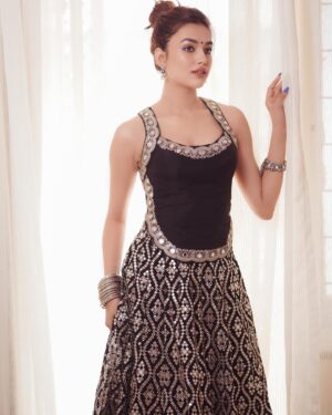 Vidhi Yadav Instagram - 🖤
Wearing: @gopivaiddesigns