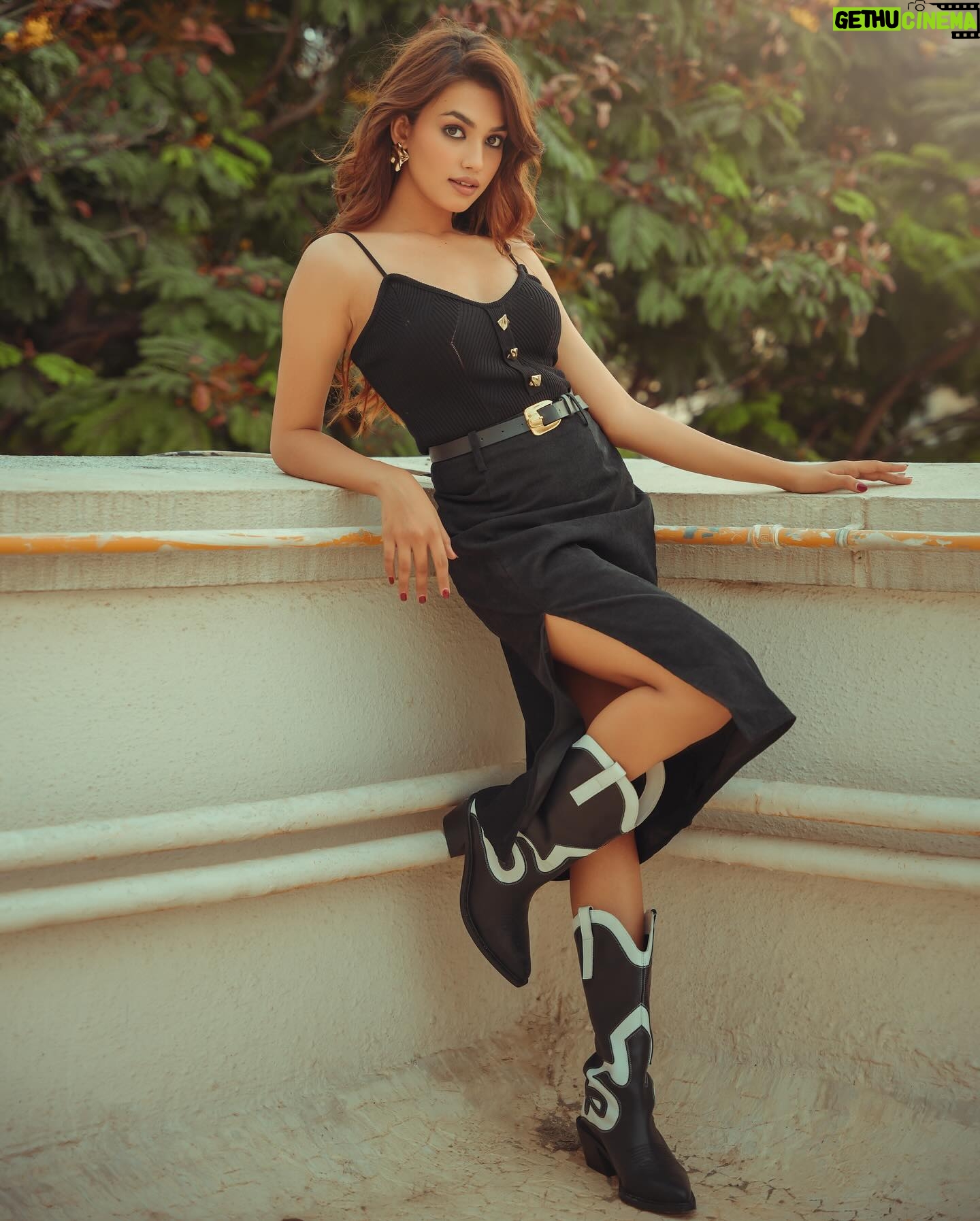 Vidhi Yadav - 307.1K Likes - 🕷️
.
Wearing: @a.la.modebyakanksha
Boots: @alohas
📸: @pixeleyes_
Hair by: @shama_khan17
