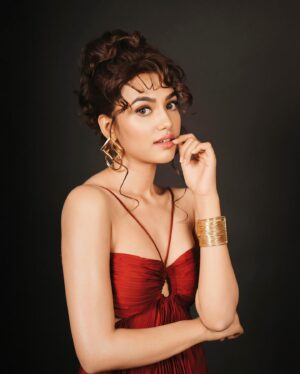 Vidhi Yadav Instagram - 👀❤️
.
Wearing: @a.la.modebyakanksha 
📸: @peoplebypoojachoudhary
Hair by: @sushma_jadhav97