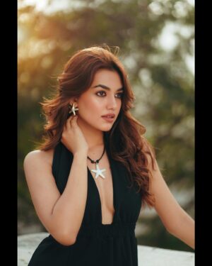 Vidhi Yadav Instagram - 🖤👀
.
Wearing: @a.la.modebyakanksha 
📸: @abhay_r_kirti