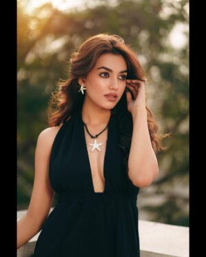 Vidhi Yadav Instagram - 🖤👀
.
Wearing: @a.la.modebyakanksha 
📸: @abhay_r_kirti