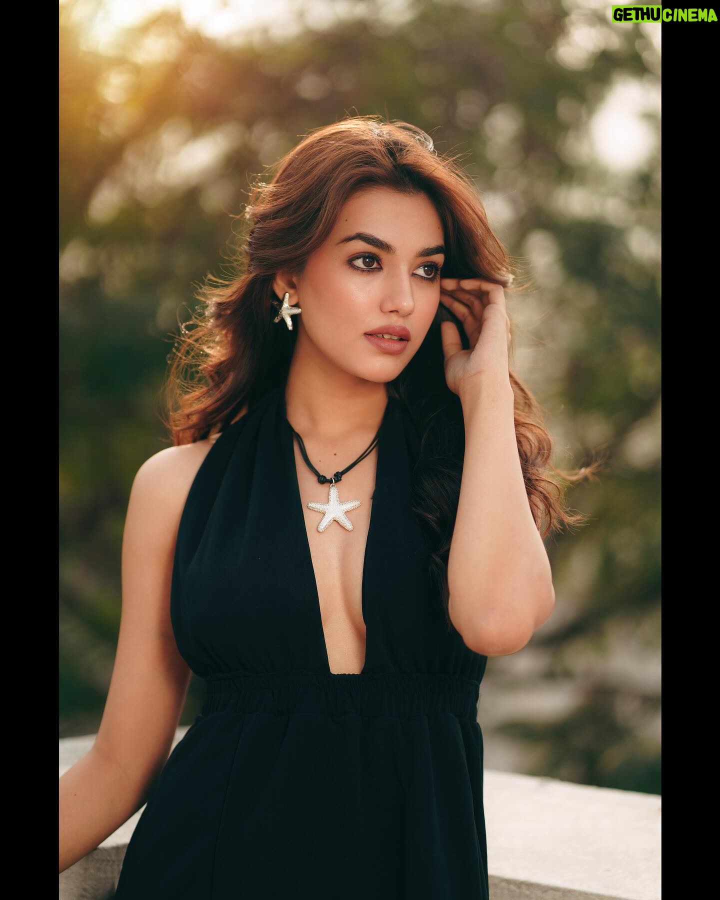 Vidhi Yadav - 420.7K Likes - 🖤👀
.
Wearing: @a.la.modebyakanksha
📸: @abhay_r_kirti