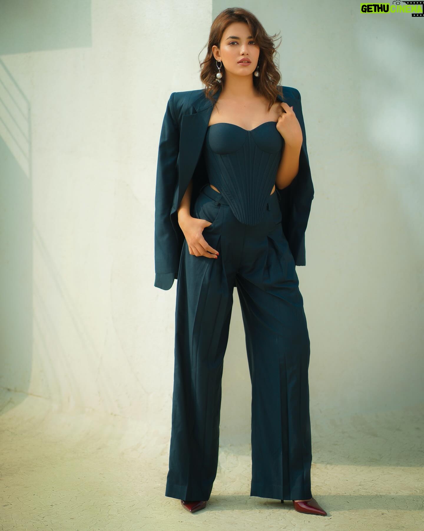 Vidhi Yadav - 324.9K Likes - ✨
.
Wearing: @worldofasra
📸: @abhay_r_kirti