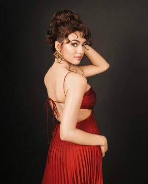 Vidhi Yadav Instagram - 👀❤️
.
Wearing: @a.la.modebyakanksha 
📸: @peoplebypoojachoudhary
Hair by: @sushma_jadhav97