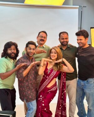 Vidya Malvade Instagram - #SANGEE … in theatres now .
Weekend binge anyone ??

Produced by @yantranafilms and @armoksfilms .

@suprememotionpictures and @satyamjewellers presents

“SANGEE”

Starring
@mrfilmistaani
@isanjaybishnoi
@im_gaurav_more20
@vidyamalavade
@shyamrajpatil
@rohitdashrathrao
@actormartinjishil
@mirajagga
@8ap

Directed by- @director.sumitkulkarni 

Producers:
@rbofficial17, @8ap, @pintusaw.official, Monica Prabhudesai, @pratik.thaakur & @director.sumitkulkarni

Co-Producer - Lalasaheb Shinde, @rlshinde101 and @rahulchopra108 

Story, Screenplay & Dialogues- @vijaysinhthopte

Creative Producer- @ravindra.sarowar

Investor - @_shiv_lokhande_  @rutujaaaaapatil
Associate Producer - @deepalikarmuse @sagarbombleindia @hira_man_11 @kayum9513
Executive Producer- @hemgudepratik10 / @filmmaker_sudhir_bhalerao 
DOP- @s0paan
Marketing - @ShashankKulkarni31
Art Director- @akshay_ambekar_artdirection 
Costume Designer- @gayatrichakradeo 
Makeup Designer- @its_siddhi_artistry 
Associates Director- @yogi_marathimulga 
Assistant Directors- @onkar.7070 , @siddhi_marne , @sonalsingh.06 @d_akkshay_07
Production Head- @the_ultimate_shehzadi
Editor- @hemant.vansh 
Sound Design- Sujit Shingare 
Vfx- Asaraf Shaikh 
Original BG Score- @anurag_mg 
Re-recording Mixer- @sujit.shingare
Sound Design- Utsav Mistry
Singer- @acoustic_manojm
Music- @prajmusic
DI Colorist- Bhushan Sahastrabuddhe
Marketing- @shashankkulkarni31 @amol.karambe
Publicity design - @lokisstudio
PR - Audumber entertainment 
Visual Promotion - @promoshop_in
Digital Promotion - @sociohub.media 

#sangeeposter #BollywoodFilm #NewRelease #17Jan2025 #BigScreenMagic #Sangee #SangeeMovie #newmovie

#Seeyouatthemovies
