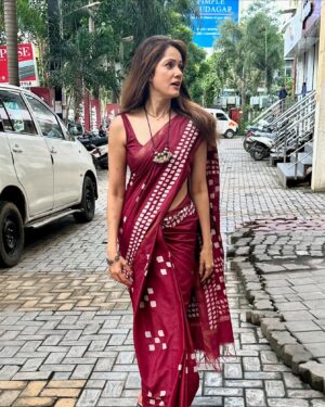 Vidya Malvade Instagram - #SANGEE … in theatres now .
Weekend binge anyone ??

Produced by @yantranafilms and @armoksfilms .

@suprememotionpictures and @satyamjewellers presents

“SANGEE”

Starring
@mrfilmistaani
@isanjaybishnoi
@im_gaurav_more20
@vidyamalavade
@shyamrajpatil
@rohitdashrathrao
@actormartinjishil
@mirajagga
@8ap

Directed by- @director.sumitkulkarni 

Producers:
@rbofficial17, @8ap, @pintusaw.official, Monica Prabhudesai, @pratik.thaakur & @director.sumitkulkarni

Co-Producer - Lalasaheb Shinde, @rlshinde101 and @rahulchopra108 

Story, Screenplay & Dialogues- @vijaysinhthopte

Creative Producer- @ravindra.sarowar

Investor - @_shiv_lokhande_  @rutujaaaaapatil
Associate Producer - @deepalikarmuse @sagarbombleindia @hira_man_11 @kayum9513
Executive Producer- @hemgudepratik10 / @filmmaker_sudhir_bhalerao 
DOP- @s0paan
Marketing - @ShashankKulkarni31
Art Director- @akshay_ambekar_artdirection 
Costume Designer- @gayatrichakradeo 
Makeup Designer- @its_siddhi_artistry 
Associates Director- @yogi_marathimulga 
Assistant Directors- @onkar.7070 , @siddhi_marne , @sonalsingh.06 @d_akkshay_07
Production Head- @the_ultimate_shehzadi
Editor- @hemant.vansh 
Sound Design- Sujit Shingare 
Vfx- Asaraf Shaikh 
Original BG Score- @anurag_mg 
Re-recording Mixer- @sujit.shingare
Sound Design- Utsav Mistry
Singer- @acoustic_manojm
Music- @prajmusic
DI Colorist- Bhushan Sahastrabuddhe
Marketing- @shashankkulkarni31 @amol.karambe
Publicity design - @lokisstudio
PR - Audumber entertainment 
Visual Promotion - @promoshop_in
Digital Promotion - @sociohub.media 

#sangeeposter #BollywoodFilm #NewRelease #17Jan2025 #BigScreenMagic #Sangee #SangeeMovie #newmovie

#Seeyouatthemovies