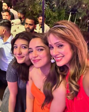 Vidya Malvade Instagram - #SHUKRIYALOLZEENAT 🤩
4 years .. 3 seasons .. So much love you guys have been pouring upon us …❤️‍🔥❤️‍🔥❤️‍🔥❤️‍🔥
Been trying to read all your beautiful comments , letters & reviews that y’all are writing with so much heart & warmth 

Here are the peeps who made it happen .. my lil blessings .. there are sooo many more .. to all our teams who worked tirelessly to create the magical MM season 3 

& Our hearts are fulllll 
Thankyou.. thank you everyone 

#MISMATCHEDONNETFLIX
#MismatchedS3onnetflix 
@netflix_in @rsvpmovies