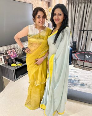 Vimala Raman Instagram - Diwali 2024 🪔❤️🫶🏽
.
.
.
#diwali #deepavali #diwalivibes #celebrations #friendslikefamily #love #actor #vinayrai #vimalaraman #vr