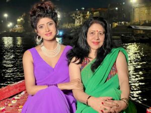 Vindhya Tiwari Instagram - Happiest Birthday Mummy …..I love u ❤️ 
मेरी मॉ के बराबर कोई नहीं ,तुमसे बढ़कर मॉ कुछ भी नहीं 🙏🏻