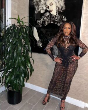 Vivica A. Fox Instagram - GM Dawlings! #AboutLastNite @netflix AWESOME celebration for @iamjamiefoxx "What Had Happened Was" FUNTIMES with AMAZING @anthonyanderson @billbellamy @deraydavis @meagangood #JohnathanMajors & more! Viv's Rocking @jeanpaulgaultier dress @dolcegabbana shoes @shoprocknot ZodiacNecklace @simoneismith hoops @lorraineschwartz bracelets Makeup/Pix @chenoarunningfox Hair @kenyaonhair #LifeIsGood #GodIsGood #Blessed #Respect #GurlPower #VivicaFoxHair #TeamVivica #TeamFox #MyGrindDontStop #LegitimateCareers #BossMoves #LoveWins #Actors #Producers #FILMLIFE #ClassicBadChicks 🔥👏🏾🫅🏽👸🏽🤑👏🏾🔥