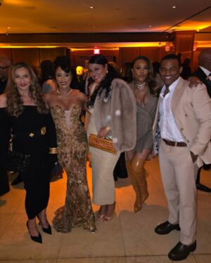 Vivica A. Fox Instagram - GM Dawlings! #AboutLastNite Went to @netflix Premiere "The Six Triple  Eight" Starring the AMAZING & TALENTED @kerrywashington Directed by @tylerperry DAWLINGS THIS FILM IS A MUST SEE!! FUNTIMES with FABULOUS @mstinaknowles @iamlelarochon @jayreeves7 @therealswizzz #BigSean & family @comiclonilove @flytetymejam BFF/Publicist @abjcoleman & more! Viv's Rocking @driesvannoten coatdress Thanks @rules2bfollowed @phillippleine boots @candyicejewelry @balenciaga bag Makeup/Pix @chenoarunningfox Hair @kenyaonhair #LifeIsGood #GodIsGood #Blessed #Respect #GurlPower #VivicaFoxHair #TeamVivica #TeamFox #MyGrindDontStop #LegitimateCareers #BossMoves #LoveWins #Actors #Producers #FILMLIFE #BlackExcellence #ClassicBadChicks 🔥👸🏽🫅🏽🎬🤑🔥