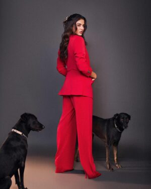 Wamiqa Gabbi Instagram - Premiqa aur premikaayein ♥️ #MilieJulie 
………………………………………………..
Outfit - @achinbindlishofficial 
Hair - @sajzdot 
Makeup - @vaishnavisingh2.0 
Styling - @who_wore_what_when 
Photography- @amannagoshe