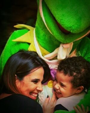 Wanessa Camargo Instagram - Treze anos é uma idade marcante, um ponto de transição, de encerramento de um ciclo e início de outro. É quando a infância começa a ficar para trás, dando espaço a uma nova maturidade, à adolescência que chega aos poucos. Tem sido lindo e desafiador acompanhar essa transformação diária. Sinto um orgulho imenso, ano após ano, ao perceber o quanto José cresce e se torna um ser humano cada vez mais especial.

É incrível ver o caráter que está se formando nele – meu bebê, meu menino –, que aos poucos vai se moldando diante dos meus olhos. José não é apenas extremamente inteligente, mas também sábio, sensível e carinhoso. Eu aprendo tanto com ele! Crescer ao lado dele é uma oportunidade única, um presente de Deus.

Ser mãe do José me desafia a ser melhor todos os dias. Ele me ensina, me inspira e me faz querer ser mais por ele e para ele. Meu amor por ele é incondicional, sem limites. Sou imensamente honrada por tê-lo como filho e desejo para ele tudo de mais maravilhoso que o mundo pode oferecer. Que ele mantenha o coração puro e lindo que possui, mas também tenha força e resiliência para lutar e conquistar todos os seus sonhos.

José tem um senso de justiça admirável e uma maturidade impressionante para a idade. Como um autêntico capricorniano, ele é profundo e determinado. É evidente para mim que ele veio a este mundo para fazer a diferença, e que honra é ser sua mãe.

Te amo, meu filho. Feliz aniversário @jose_marcus_09! 🩷