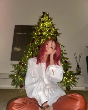 Wang Feifei Instagram - Merry Christmas🎄