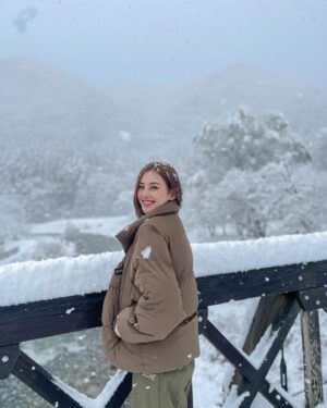 Waratthaya Wongchayaporn Instagram - ใช่ค่ะ รูปยังไม่หมด และยังมีอีก 😂🌨️❄️☃️ 🧥 @simpledayscoat