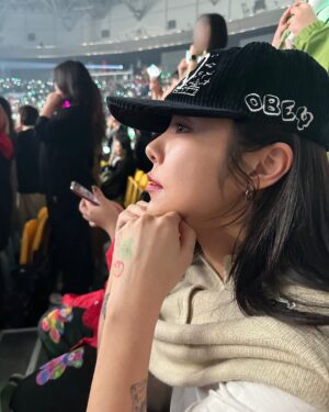 Wheein Instagram - 나 울어.....